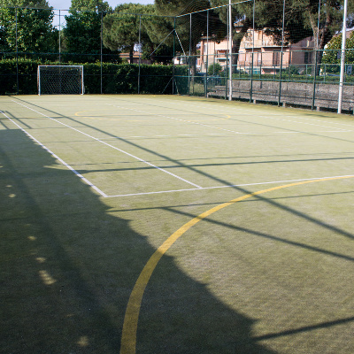 Un campo da calcetto al Play Park 3000 di Punta Marina Terme